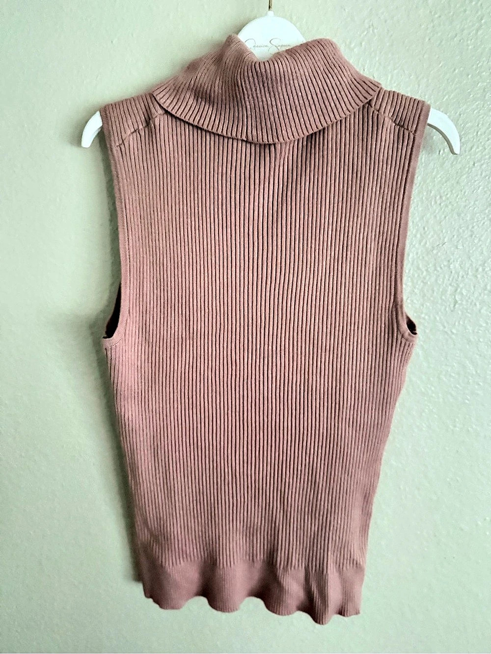 Cable & Gauge Ribbed Sleeveless Turtleneck Sweater Pink